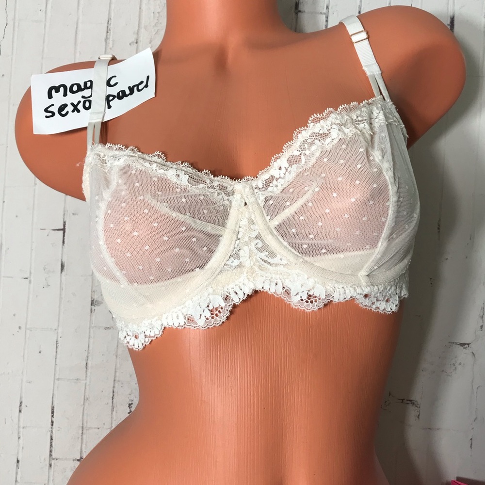 VS 36D DREAM ANGELS PUSH-UP WITHOUT PADDING BRA